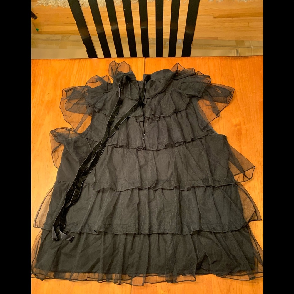 Cute ruffle top.